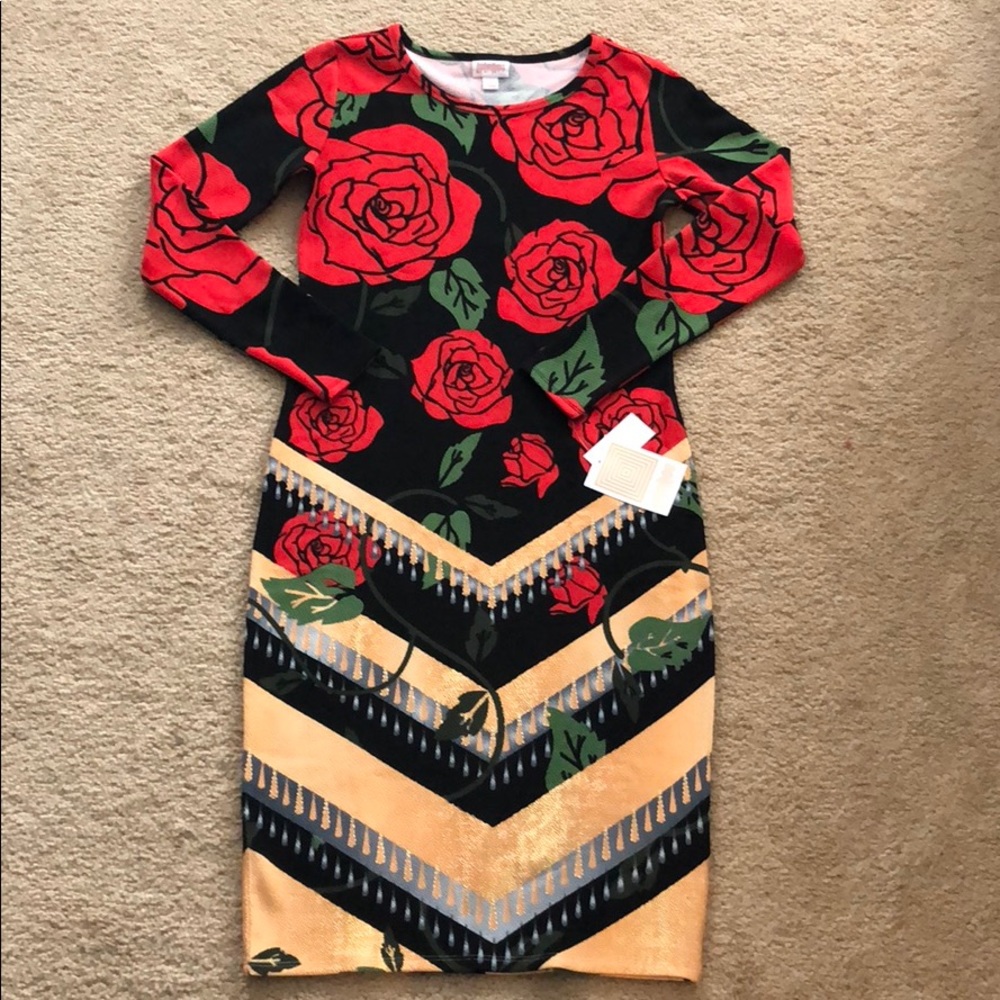 Small Lularoe Elegant Debbie